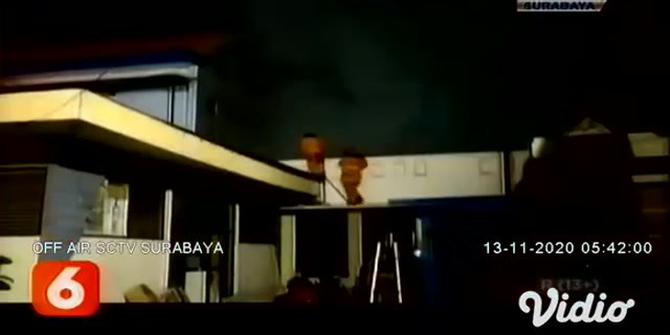 VIDEO: Polisi Selidiki Penyebab Kebakaran di Gedung Arsip Syahbandar Tanjung Perak Surabaya