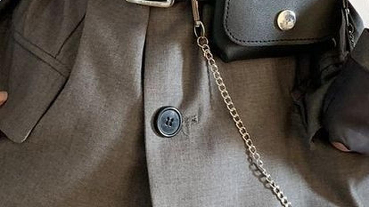 <b> 4. Tas Pinggang atau Fanny Pack</b><br>