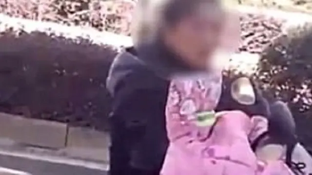 Tega, Ibu Menyeret Anak Dengan Motor Karena Curi Uang