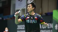 Bertanding di Palma Indoor Stadium, Suncheon, Kamis (7/4), Shesar Hiren Rhustavito,  berhasil mengalahkan wakil India, Lakshya Sen, dua gim langsung 22-20, 21-9 pada Korea Terbuka 2022. (PBSI).