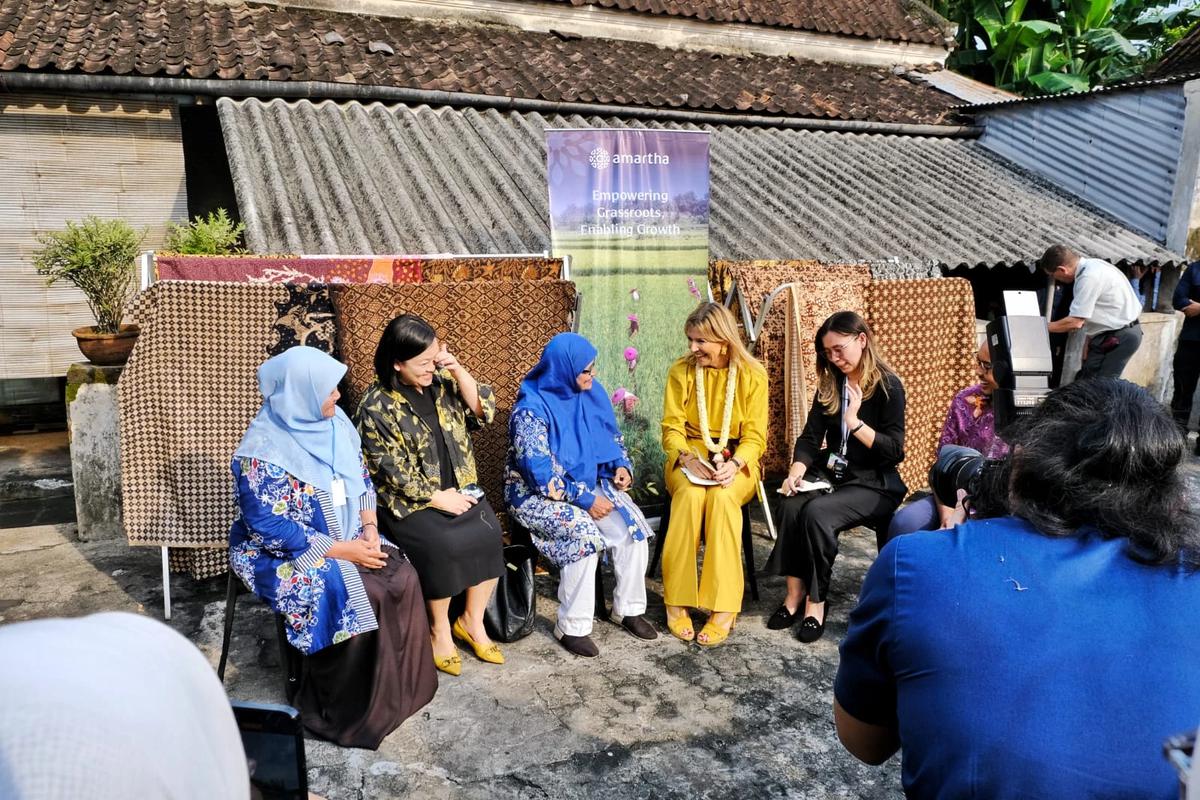 Momen Ratu Belanda Maxima Nyanthing di Kampung Batik Laweyan Solo