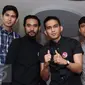 Para personil band lyla berpose pada saat  launching album di restoran cepat saji, jakarta, jumat (23/10/2015). (Liputan6.com/Herman Zakharia)