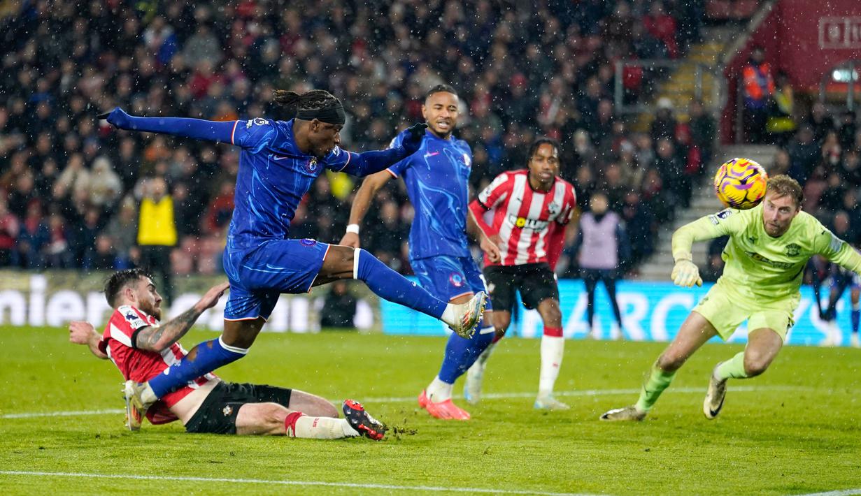 Kemenangan ini mengantar Chelsea ke peringkat dua klasemen sementara Liga Inggris dengan 28 poin dari 14 pertandingan, terus mendekati Liverpool. (Andrew Matthews/PA via AP)