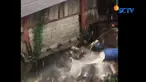 Tim SAR upayakan pencarian empat korban yang tertimbun tanah longsor di Klasem, Kecamatan Kebon Agung, Pacitan, Jawa Timur.