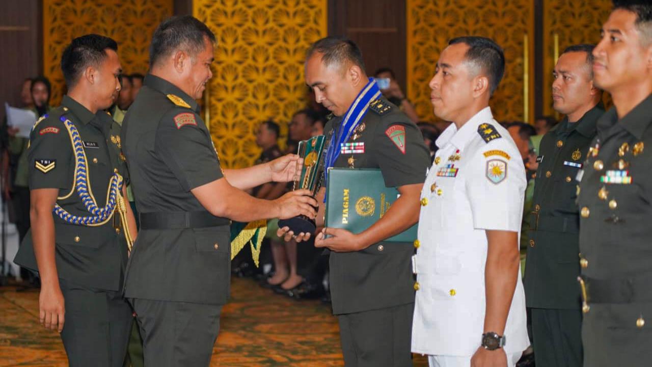 FOTO: Kasad Maruli Ingatkan  Lulusan Seskoad Ditantang Jadi Pemimpin Visioner dan Inovatif