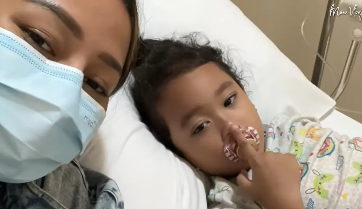 Ditengah kesedihannya, Mutia merasa bersyukur karena setelah menunggu sekitar 30 menit, mendapat informasi ada kamar yang siap digunakan. Gewa mendapatkan kamar di sebelah kamar tempat ayahnya pernah di rawat. [Youtube/Mutia Ayu]