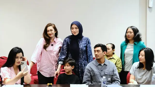6 Potret Pemain Air Mata di Ujung Sajadah 2 Baca Naskah Bersama, Nangis Sampai Rebutan Tisu