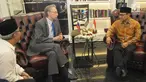 Ketua Umum PKB Muhaimin Iskandar berdialog dengan Dubes Rusia untuk Indonesia Mikhail Galuzin di Kantor DPP PKB, Jakarta, Rabu (7/6). Keduanya membahas peluang kerja sama antara Indonesia-Rusia dalam penanggulangan terorisme. (Liputan6.com/Helmi Afandi)