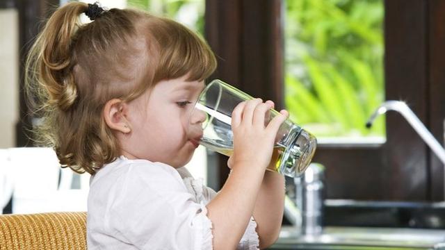 Batas Konsumsi Air Putih bagi Anak anak Health Liputan6 com