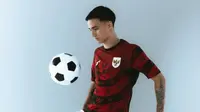 Timnas Indonesia Rilis Jersey Prematch, Desain Uniknya Banyak Dipuji Fans.&nbsp; foto: (dok.Instagram @erspo.official/https://www.instagram.com/p/DFZ7lJCS0g7/Henry)