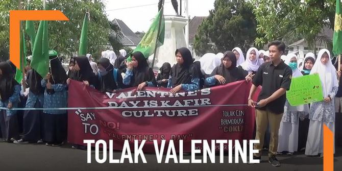 VIDEO: Ratusan Pelajar Berdemo Tolak Valentine