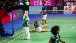 Arya Saloka/Ziva Magnolya unggul dengan skor 21-18, 14-21, 23-21. (Liputan6.com/Faizal Fanani)