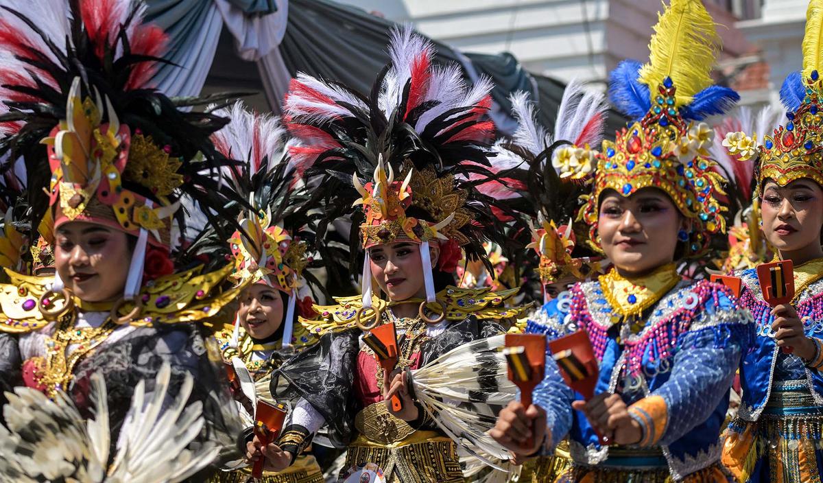 Ratusan Penari Semarakkan Festival Remo Yosakoi di Surabaya