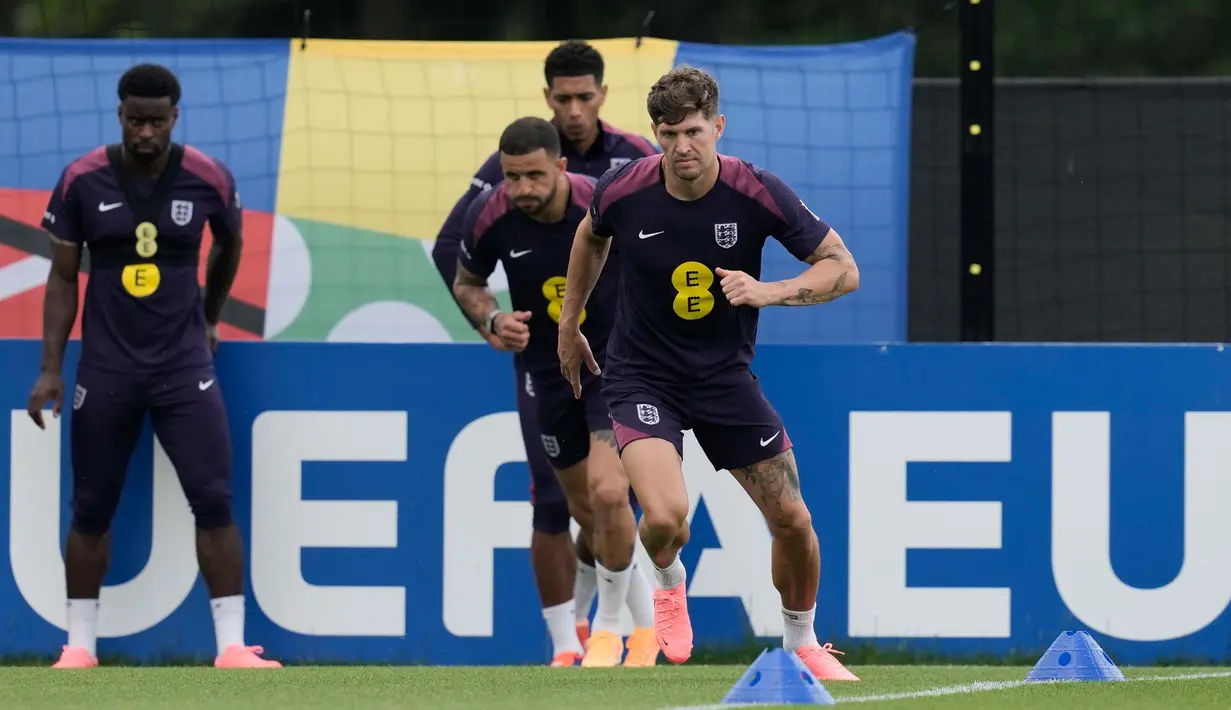 Timnas Inggris berhasil memuncaki klasemen Grup C dengan lima poin. (AP Photo/Thanassis Stavrakis)