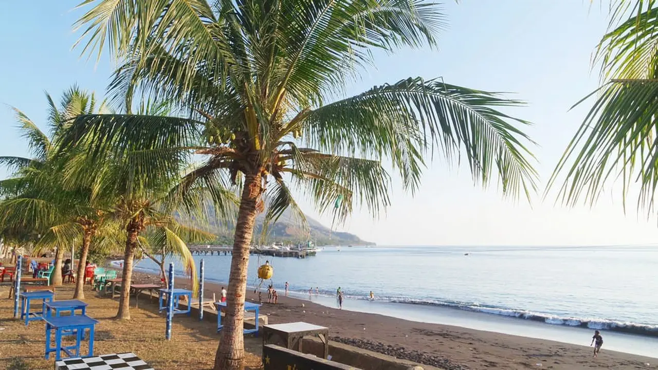 Pantai Ria, salah satu pantai yang terkenal di kota ende, pantai ini berada tepat di jantung kota ende. (Foto Istimewah)