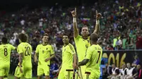 Gol Ciamik Corona Antar Meksiko Pimpin Grup C