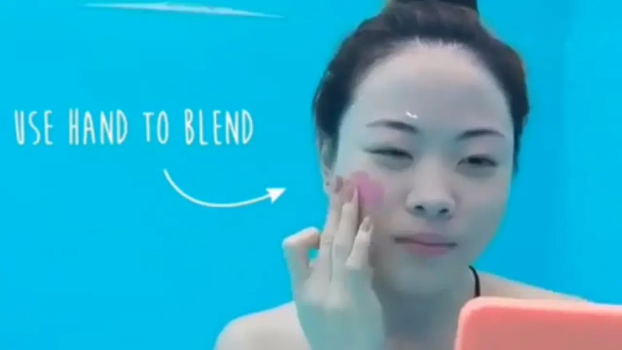 Takjub, Bikin Makeup Dalam Air Hasilnya Kece Banget!
