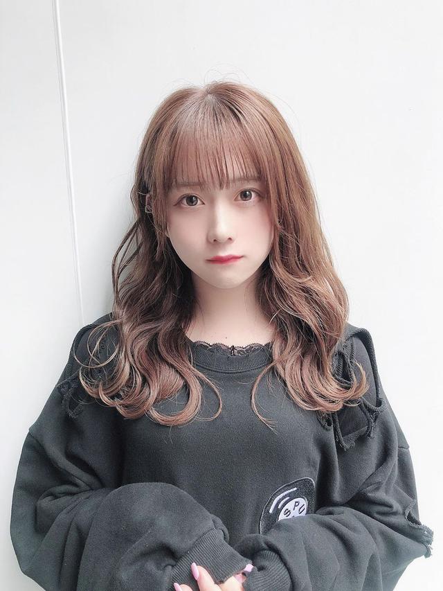 Jago Cosplay, Pria Ini Ini Terlihat Seperti Perempuan Asli