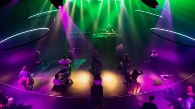 New Normal, Pengunjung Klub Malam Ini Nikmati Musik Sambil Duduk Berjarak