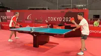 David Jacobs mengalahkan pemain asal Spanyol Jose Manuel Ruiz Reyes pada laga penyisihan Grup B kategori TT10 Paralimpiade Tokyo 2020, Kamis (26/8/2021). (NPC Indonesia)