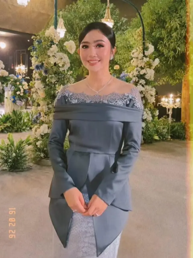 Dari Kebaya Tradisional ke Off-Shoulder Modern, Gaya Febby Rastanty di Resepsi Adik Bikin Terpukau