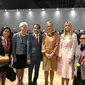 Presiden Joko Widodo potret bersama sejumlah perempuan saat KTT G20 di Osaka, Jepang. Jokowi menyebut mereka perempuan perkasa (Dok.Instagram/@jokowi/https://www.instagram.com/p/BzRzCxBB6en/Komarudin)