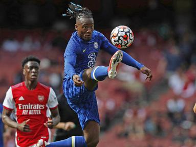 Michy Batshuayi - Penampilan apiknya bersama Marseille membuat Chelsea rela menggelontorkan dana hingga 39 juta euro untuk memboyongnya. Namun sayang bomber Belgia itu tak pernah menjadi pilihan utama di Chelsea sehingga harus rela dipinjamkan ke sejumlah klub. (Foto: AFP/Adrian Dennis)