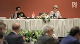 Menlu RI Retno Marsudi dan Menlu Australia, Julie Bishop membuka Bali Process Ministerial Forum di Nusa Dua, Bali, Selasa (7/8). Sejak dimulai pada tahun 2002, Bali Process diketuai bersama oleh Indonesia dan Australia. (Liputan6.com/Faizal Fanani)