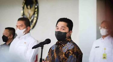 Menteri BUMN Erick Thohir dalam konferensi pers mengenai korupsi Garuda Indonesia di Kejaksaan Agung, Senin (27/6/2022). (Tim Publikasi Erick Thohir)