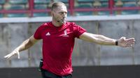Wasit asal Argentina, Nestor Pitana, melakukan latihan jelang laga Piala Dunia di Moscow, Rusia, Selasa (12/6/2018). Sebanyak 26 wasit akan bertugas sepanjang pagelaran Piala Dunia 2018. (AP/Pavel Golovkin)