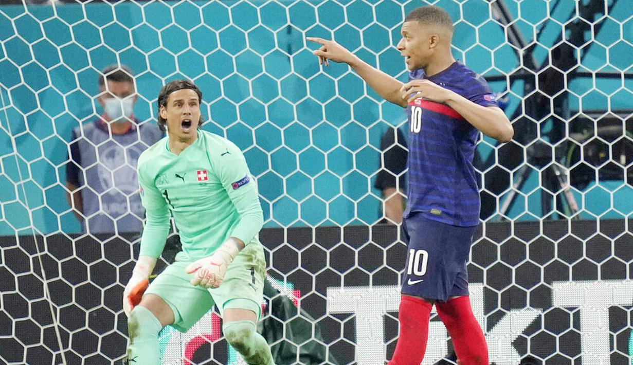 Lima algojo penalti Swiss sukses menjalankan tugasnya. Sedangkan gi kubu Prancis, Kylian Mbappe yang menjadi penendang terakhir justru gagal. (AP Photo/Vadim Ghirda, Pool)