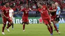 Pemain Bayern Munchen, Javier Martinez, merayakan gol yang dicetaknya ke gawang Sevilla pada laga Piala Super Eropa 2020 di Puskas Arena, Budapest, Jumat (25/9/2020) dini hari WIB. Bayern Munchen menang 2-1 atas Sevilla. (AFP/Tibor Illyes/pool)