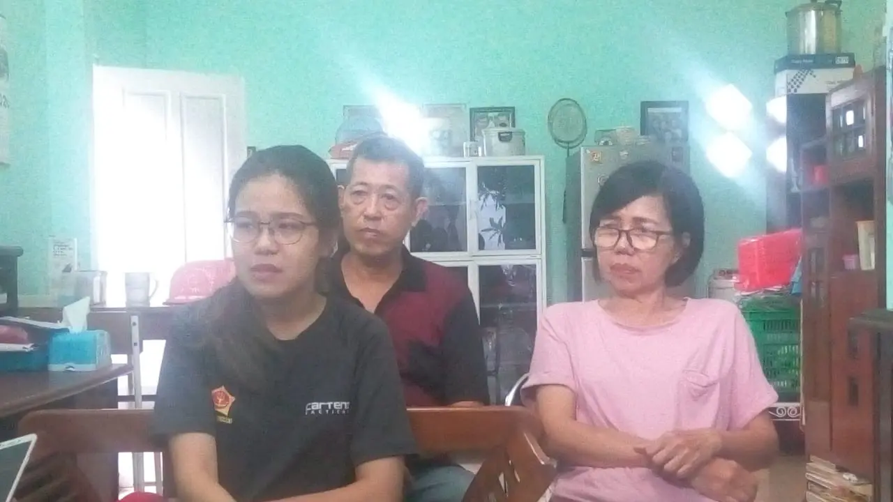 Michelle Yemima didampingi kedua orang tuanya saat ditemui di rumahnya di Purbalingga, Rabu (19/2/2020). (Foto: Liputan6.com/Rudal Afgani Dirgantara)