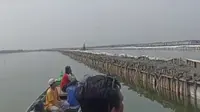 Viral di media sosial mengenai pagar laut. Bukan di Kabupaten Tangerang, kini kedapatan di perairan kawasan Kabupaten Bekasi, Jawa Barat.