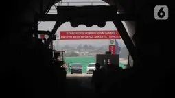 Suasana proyek Tunnel 2 Kereta Cepat Jakarta-Bandung di Desa Bunder, Jatiluhur, Kabupaten Purwakarta, Jawa Barat, Kamis (27/1/2022). Pengerjaan Tunnel 2 menjadi salah satu titik konstruksi yang mempunyai tantangan tinggi karena berada di tanah lempung (clay shale). (Liputan6.com/Herman Zakharia)