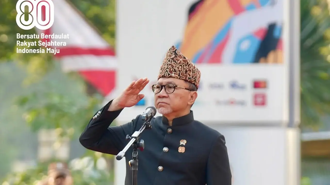 Menteri Koordinator Bidang Pangan (Menko Pangan) Zulkifli Hasan memimpin upacara di Kantor Kemenko Pangan, Sabtu (17/8/2025) pagi. (Instagram @zul.hasan)