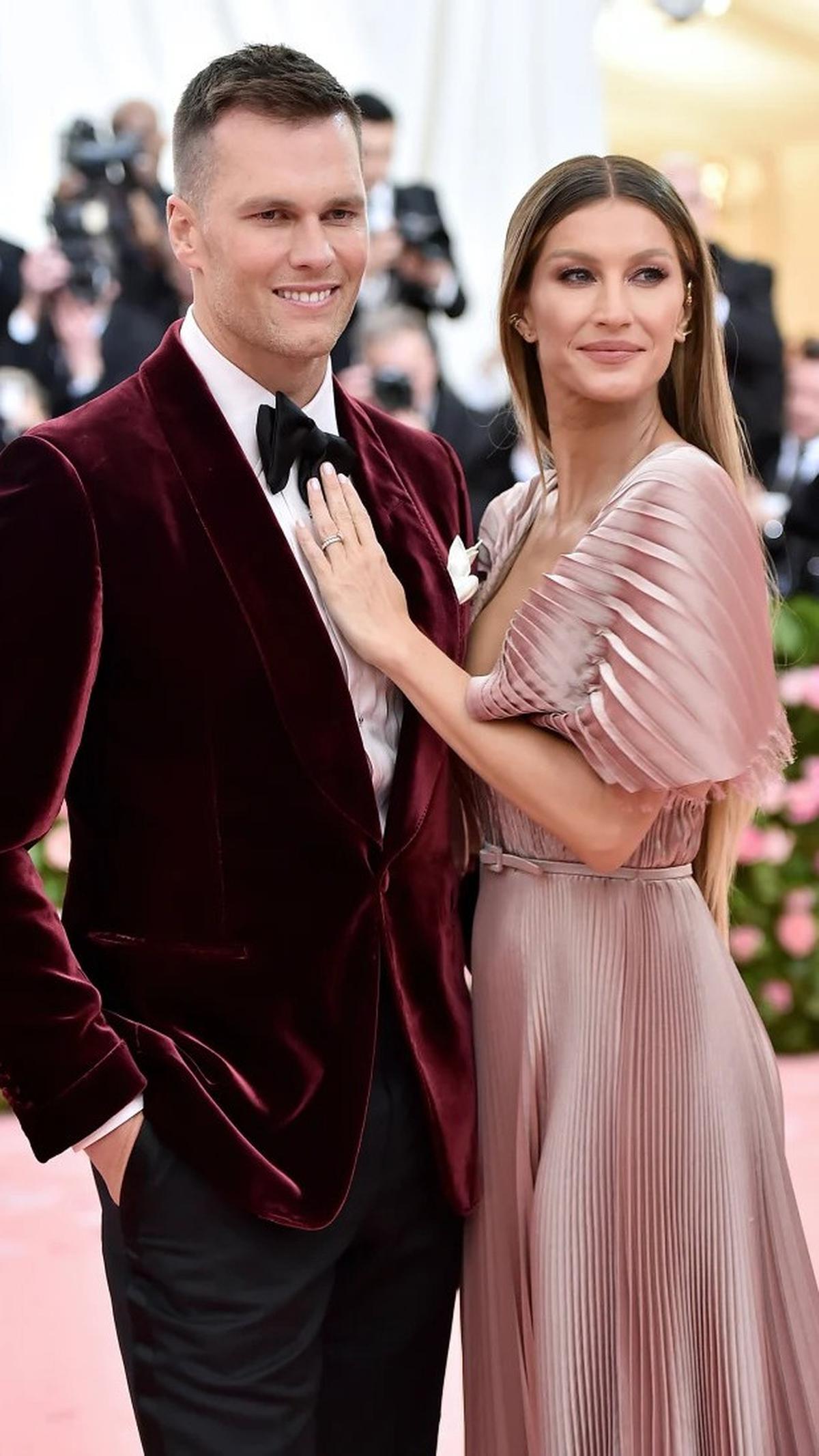 4.&nbsp;Gisele Bündchen dan Tom Brady: Yoga dan Kebun Koi