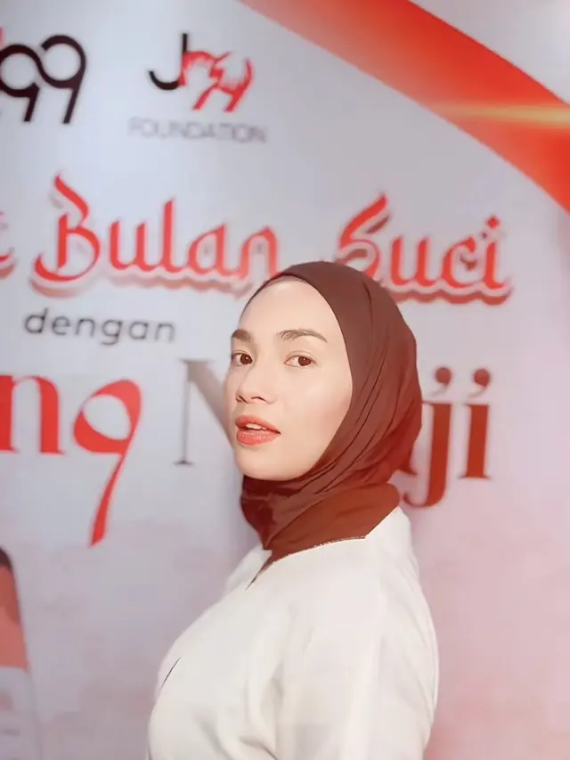 Violenzia Jeanette Berhijab