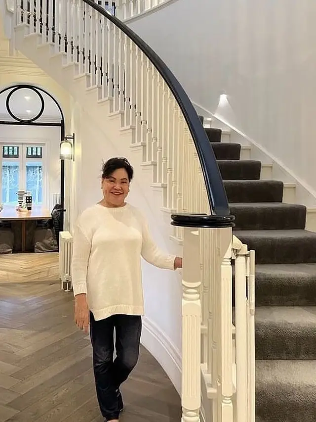 6 Potret Irma Moeis Mertua Sandra Dewi, Penampilannya Tak Kalah dari Menantu