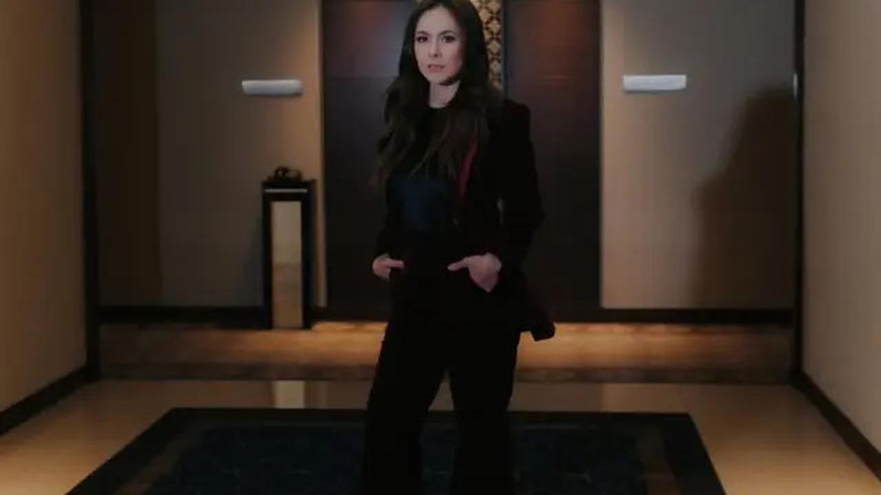 Wulan Guritno Tampil Formal Rasa ABG, Ini 5 OOTD-nya yang Bikin Pangling