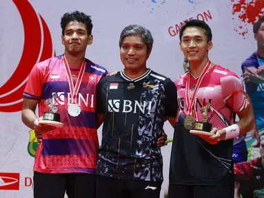 Final sesama pemain Indonesia di nomor tunggal putra Indonesia Masters 2023 yang berlangsung di Istora Gelora Bung Karno, Senayan, Jakarta, Minggu (29/1/2023) sore WIB akhirnya menjadi milik Jonatan Christie setelah sukses mengakhiri perlawanan Chico Aura Dwi Wardoyo melalui laga dua game langsung, 21-15, 21-13. (Bola.com/M Iqbal Ichsan)