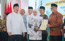 Khofifah: Sertifikasi Tanah Wakaf di Jatim Tekan Konflik Agraria dan Perkuat Kepastian Hukum