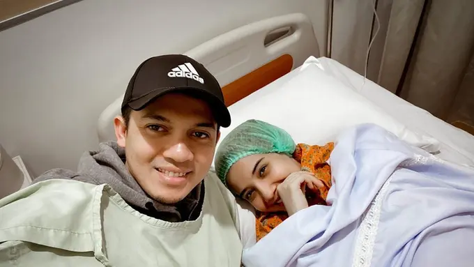 7 Potret Romantis Irwansyah dan Zaskia Sungkar yang Punya Panggilan Si Manja