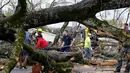 Setidaknya satu orang tewas dan lebih dari dua lusin terluka, beberapa kritis, di daerah Little Rock, kata pihak berwenang. (Thomas Metthe/Arkansas Democrat-Gazette via AP)