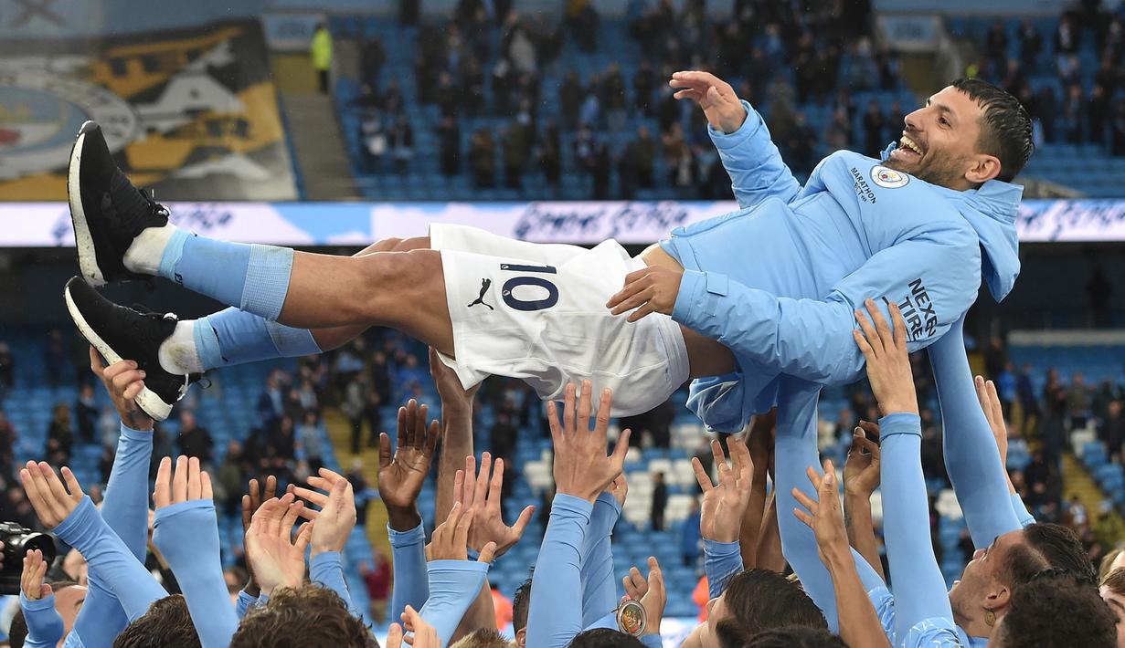 Premier League sebagai kasta tertinggi sepak bola di Liga Inggris dimulai pada musim 1992/1993 . Sebagai salah satu Liga terbaik di dunia, Premier League dihuni para pemain asing yang handal dan tajam dalam mencetak gol hingga kini. Berikut 5 di antaranya. (AFP/Pool/Peter Powell)