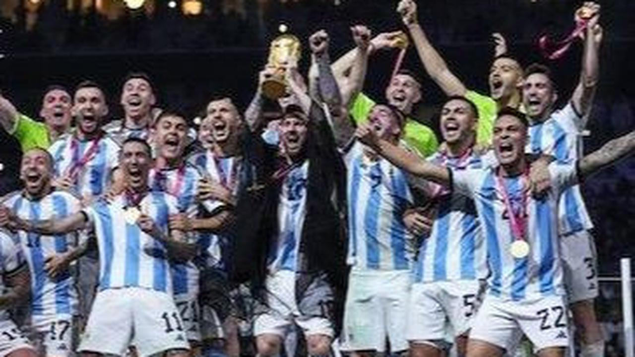 Dikabarkan Messi dikontrak 2 musim oleh Inter Miami CF senilai US$ 54 juta per musim, tapi ada juga yang bilang US$ 125 juta.