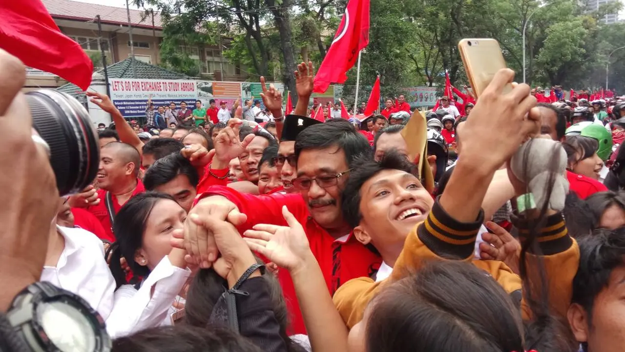 Djarot Saiful Hidayat-Sihar Sitorus mendaftar ke KPU Sumatera Utara.