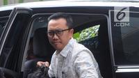 Menteri Pemuda dan Olahraga (Menpora), Imam Nahrawi turun dari mobil setibanya di Gedung KPK, Jakarta, Kamis (24/1). Menpora Imam memenuhi panggilan sebagai saksi dalam kasus dugaan suap terkait dana hibah Kemenpora ke KONI. (Merdeka.com/Dwi Narwoko)
