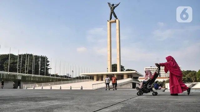 FOTO: Menikmati Libur Akhir Pekan di Lapangan Banteng