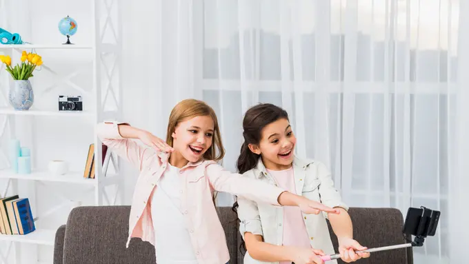 15 Tips Kegiatan Keluarga untuk Memperkuat Bonding Adik Kakak, Meski Berbeda Karakter